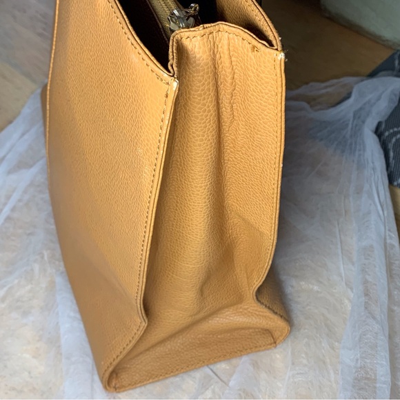 Burberry Tan Leather Tote Bag - Picture 4 of 16